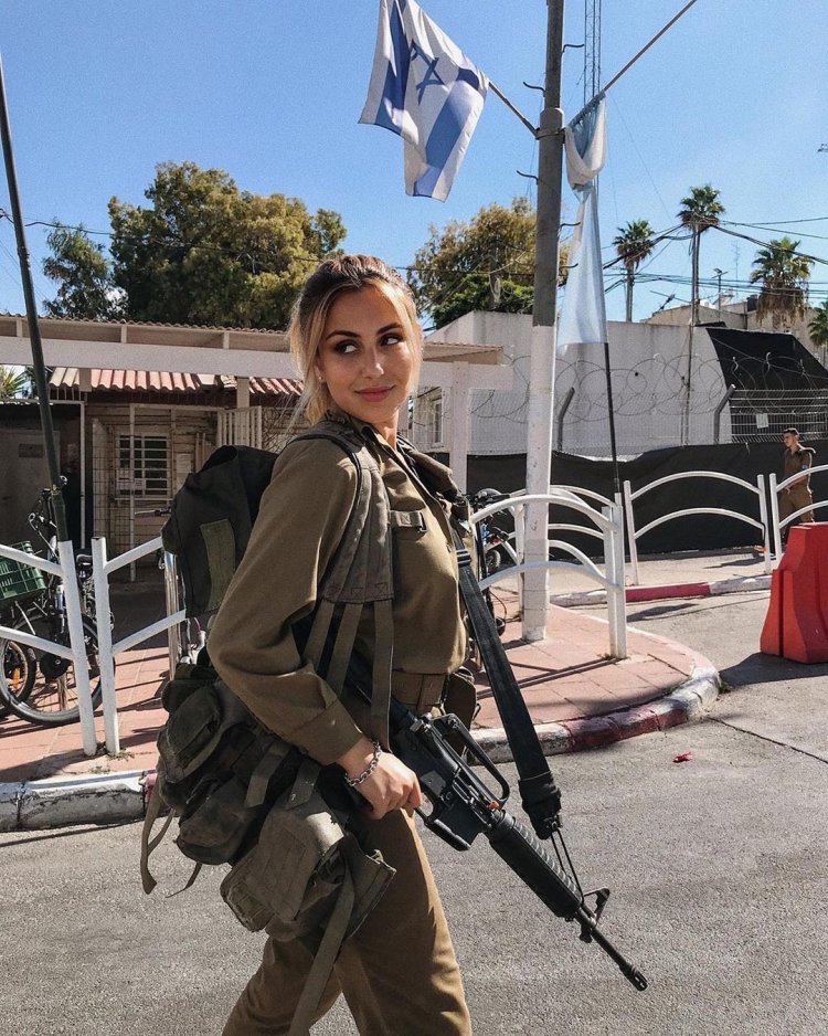 Palestinian military girls