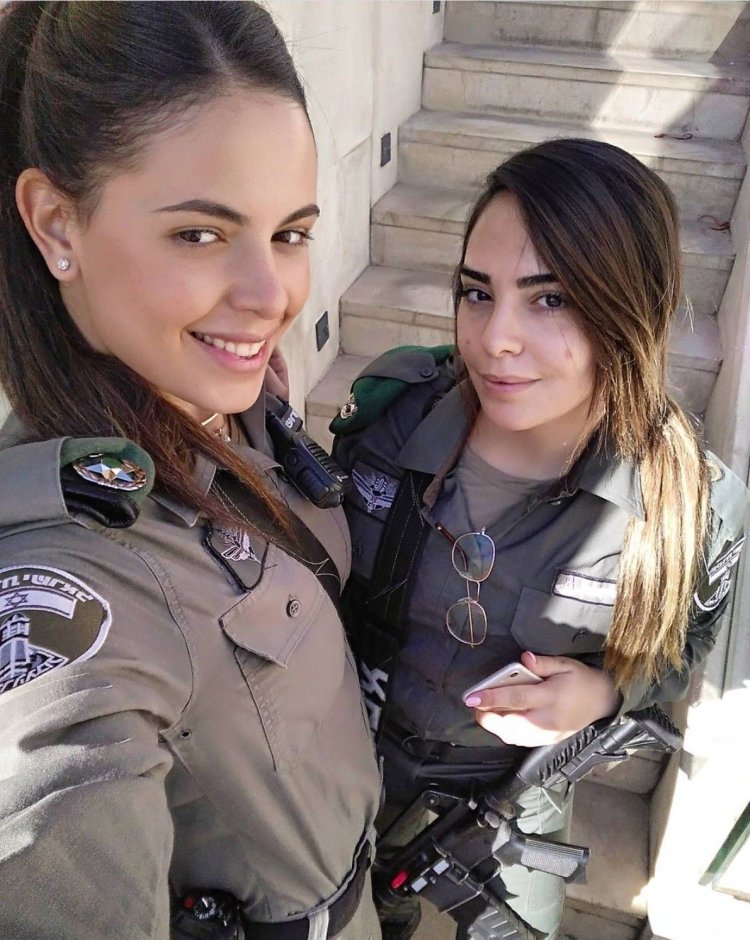 Girls Israel Selfie