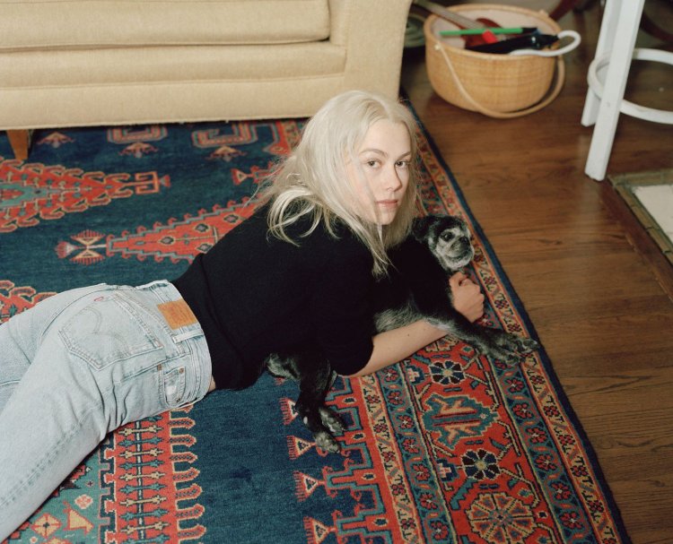 PHOEBE BRIDGERS HOT
