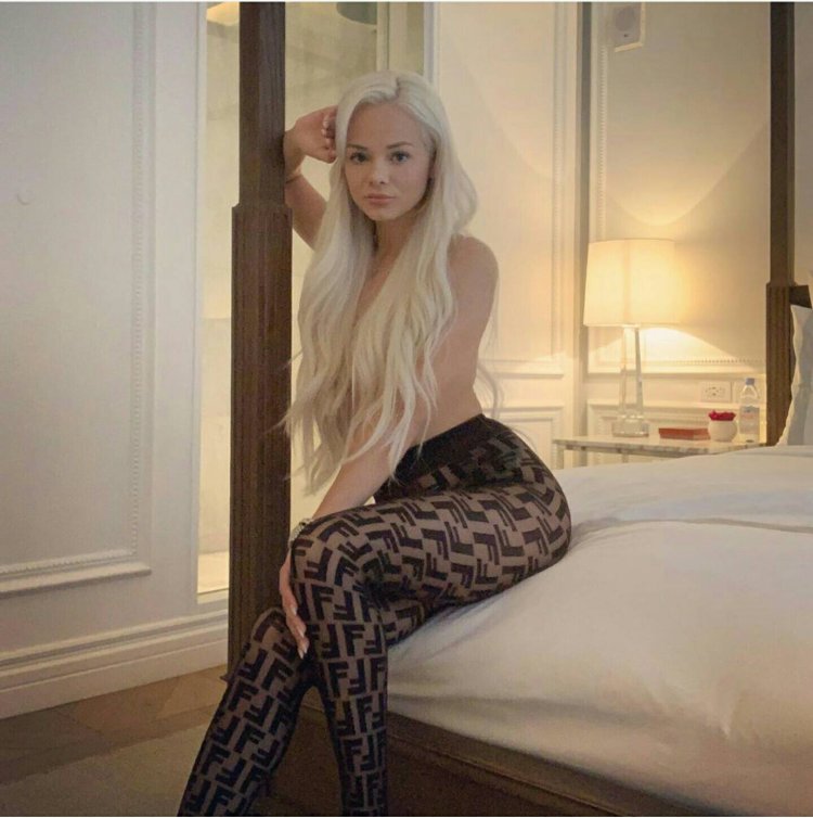 Elsa Jin in stockings