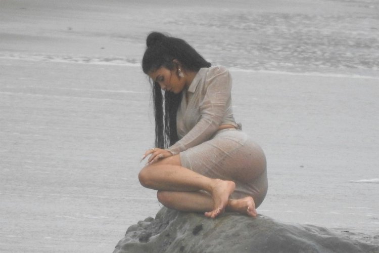 Kylie Jenner Foot barefoot