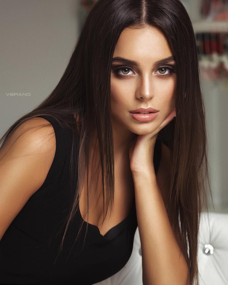 Nikolas Vrano, Anastasia Leonova