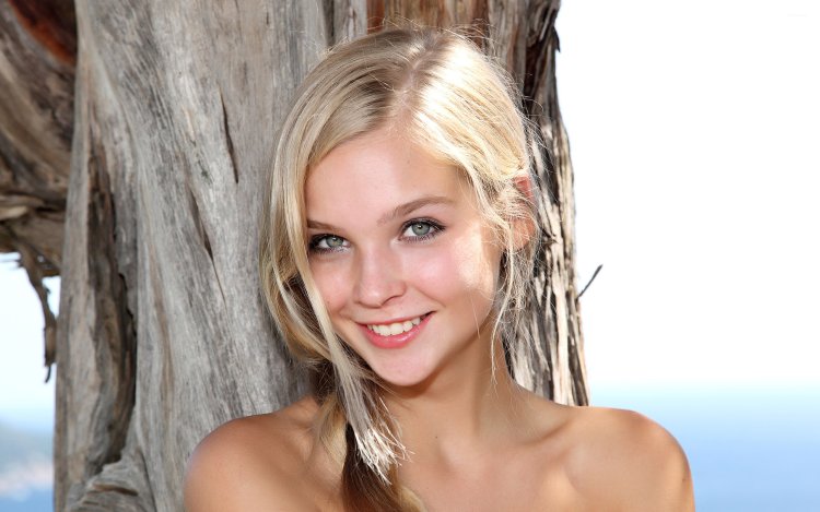 Sienna Aquamarine model