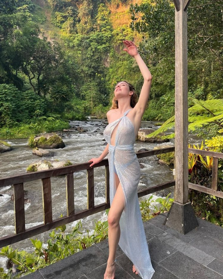 Melis Sezen Melis Sezen