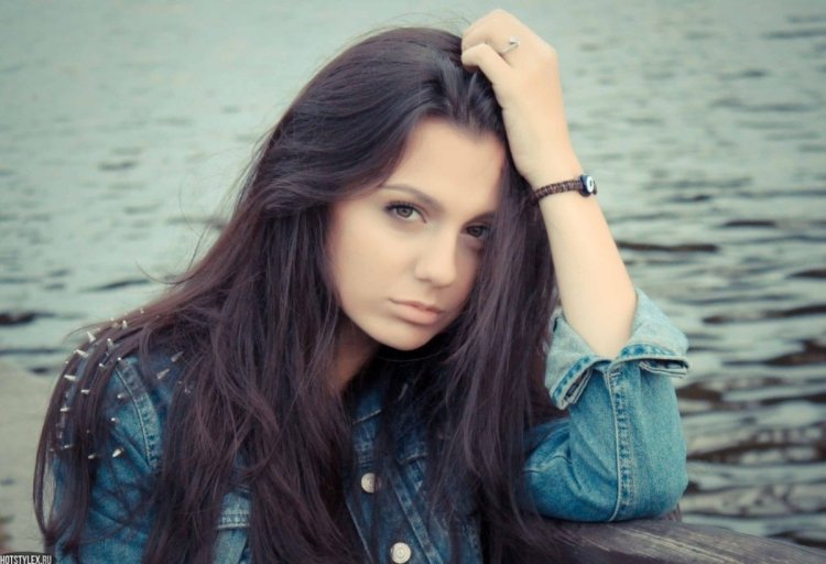 Brunette is 20 years old