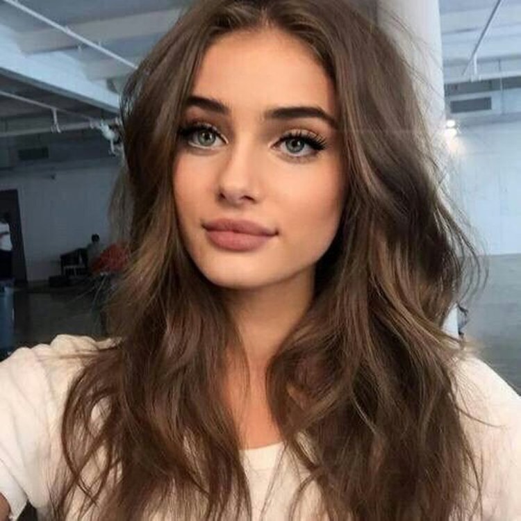 Taylor Hill blond hair