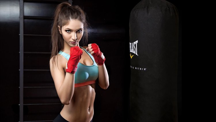 Anna Levina Boxing
