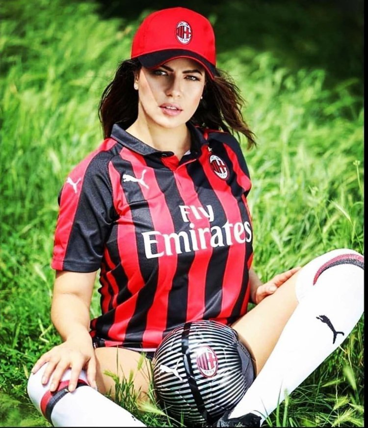 Fans of Milan photo
