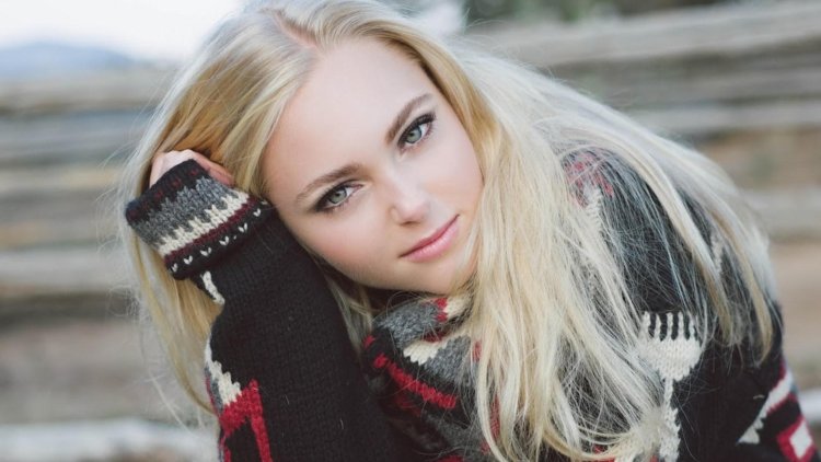 Annasophy Robb eyes
