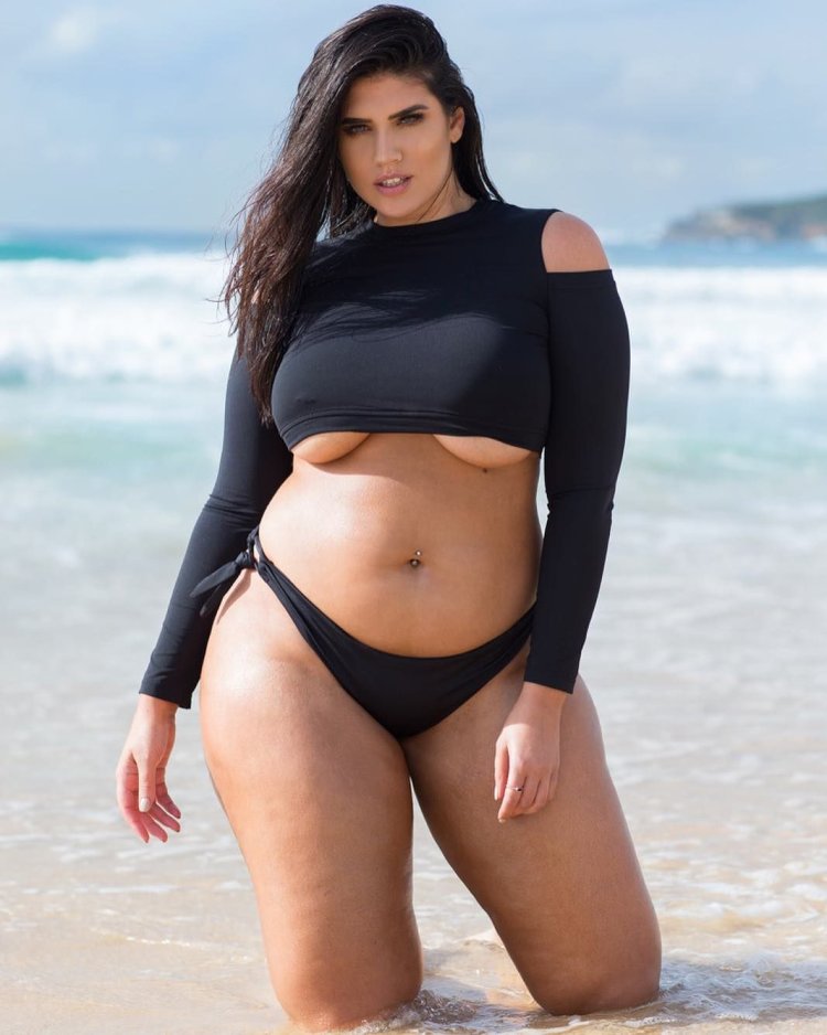 Model Latisia Thomas