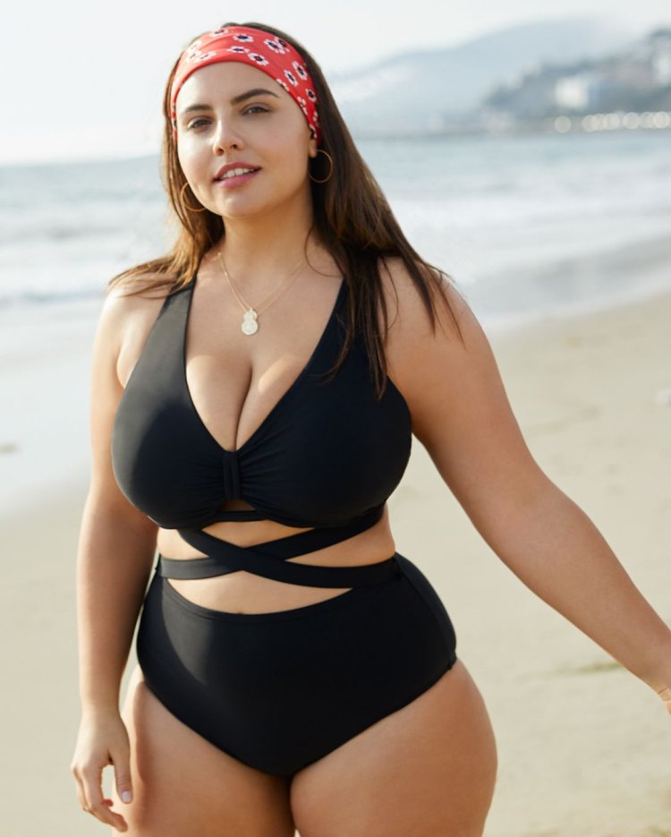 Anna Krylova model plus saz