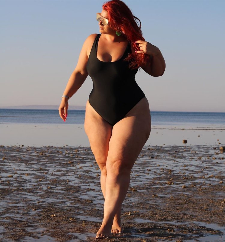 Ioana Chira Curvy Plus Size