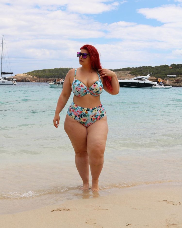 Ioana chira in bikini