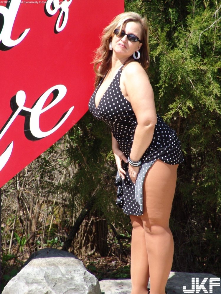 AMANDA TOTH PLUS SIZE