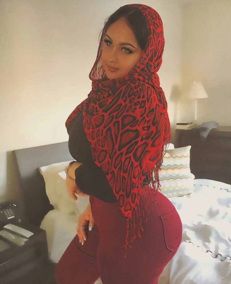 Sandra Arabian in hijab