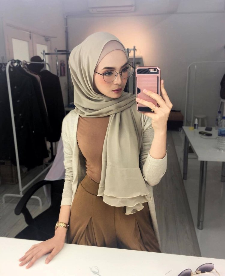 Sandra Arabian in hijab