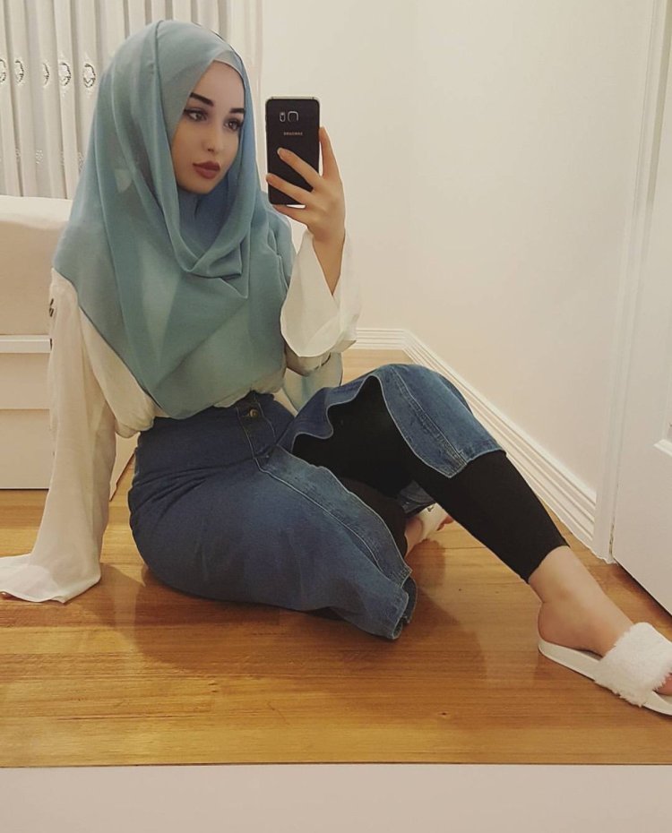 Legs in a hijab