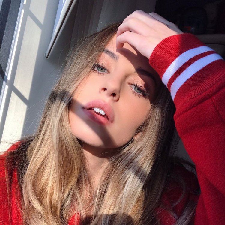 A beautiful teenager selfie