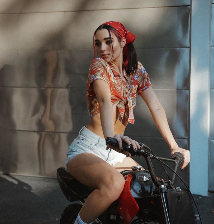 Girl with black hair Emma