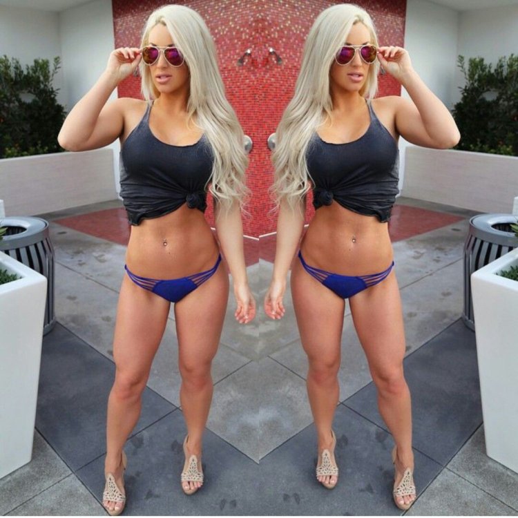 Laci Kay with friends