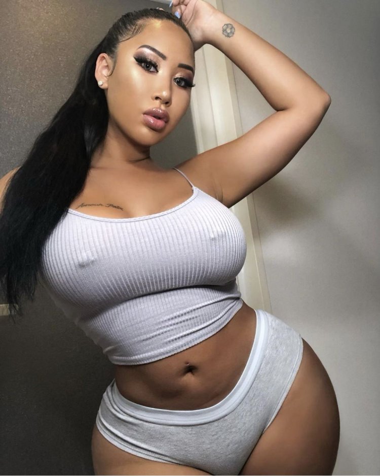 Plus-Size Diana Sirokai