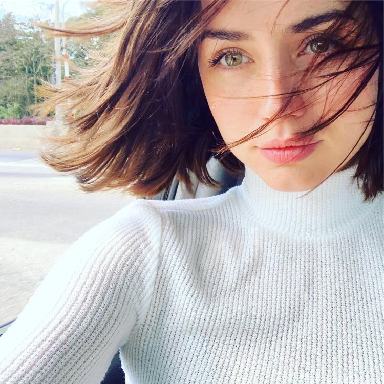 Ana de Armas Selfie