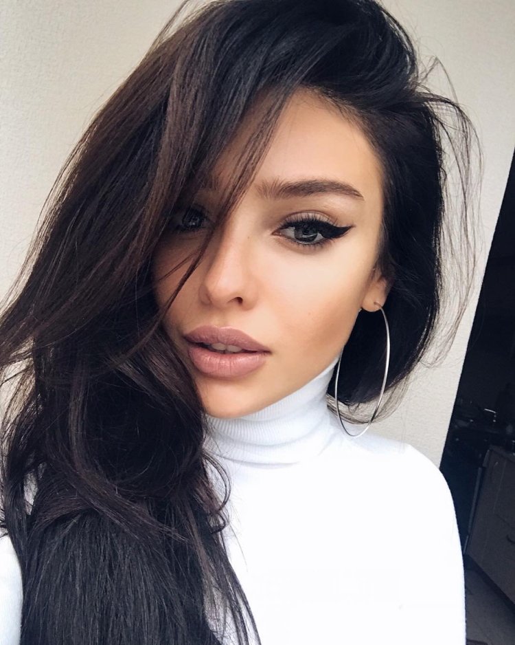 Stylish hairstyles of brunettes