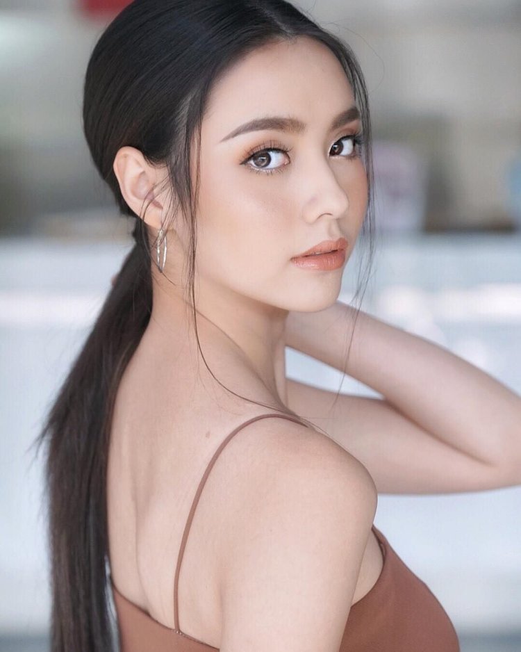 Model: Pichana Yoosuk