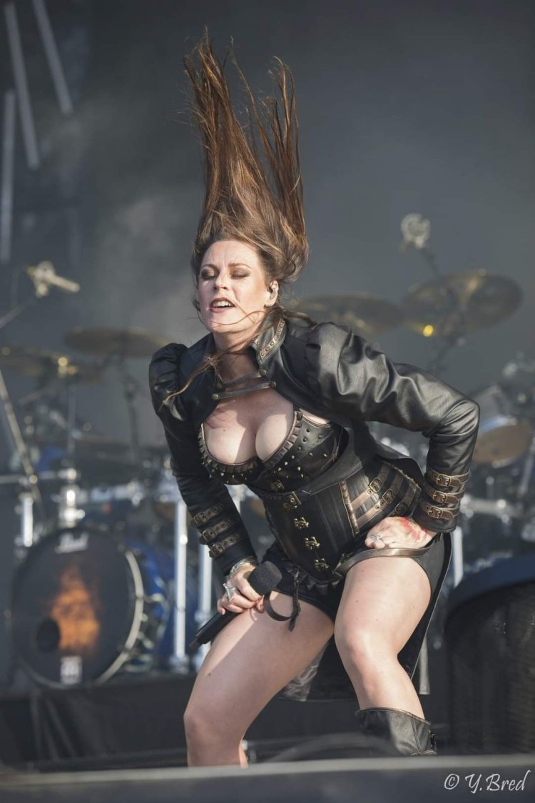 Floor Jansen on Heels
