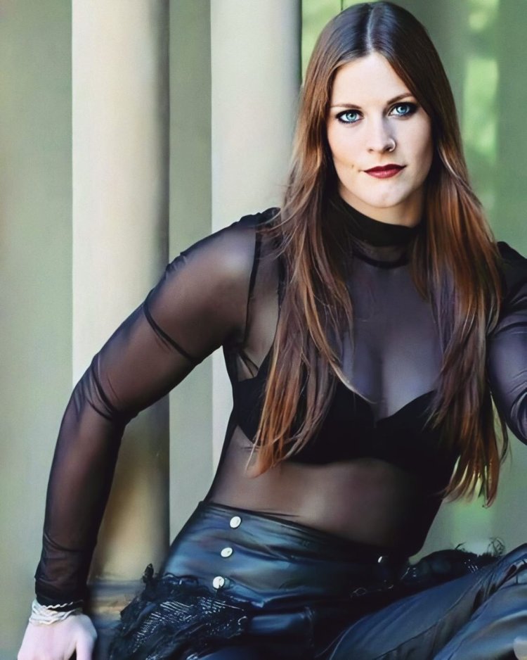 Flor Jansen in underwear