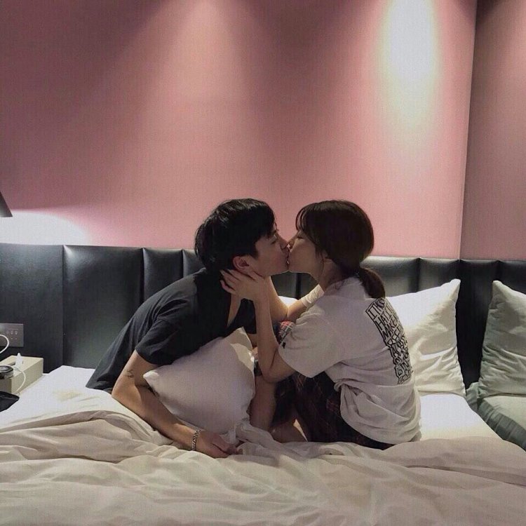 Korean couple kiss