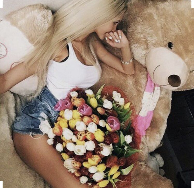 Blonde with a bouquet of flowers