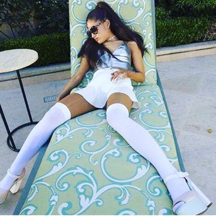 Chanel 2 queen screaming coffin