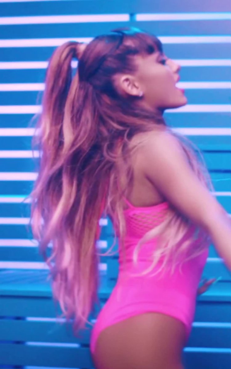 Ariana Grande ass