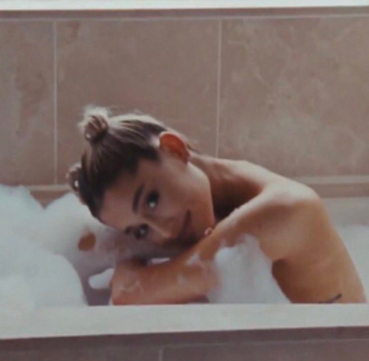Ariana Grande in the bath