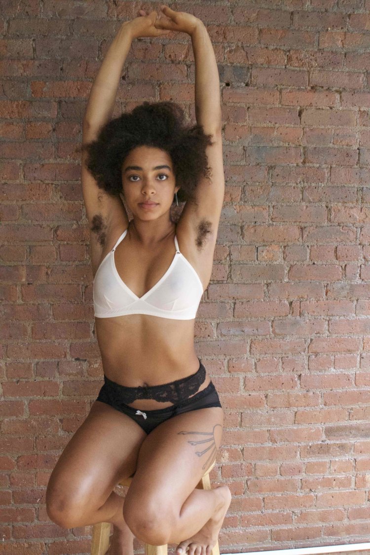 Natalie Emmanuel unshaven armpits