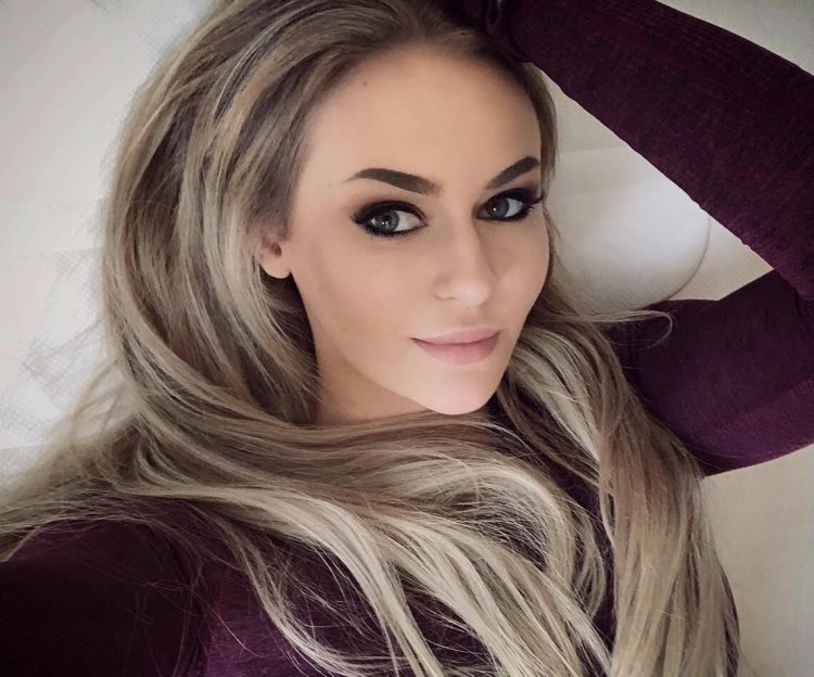 Iceland Girls Photo 2019