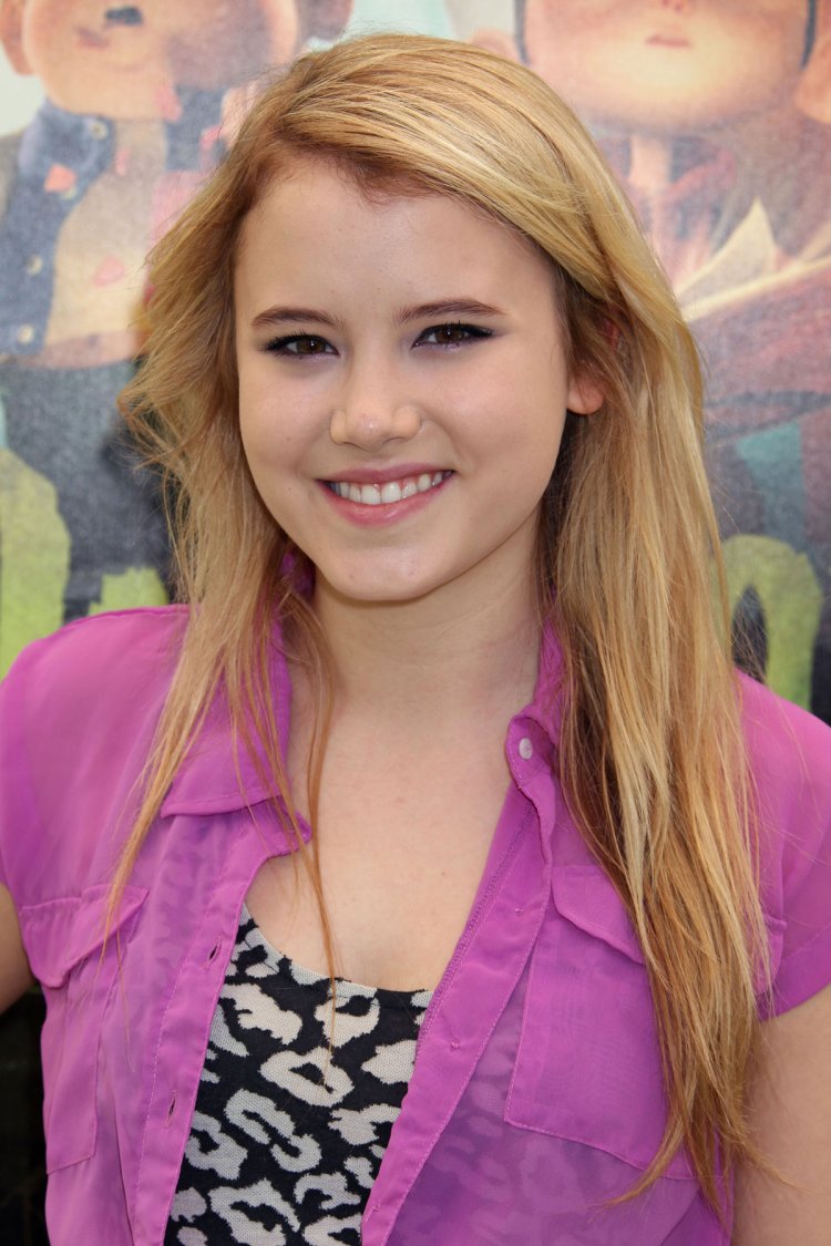 Taylor Spreetler in bikini