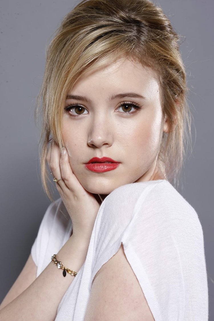 Taylor Spreetler Brunette