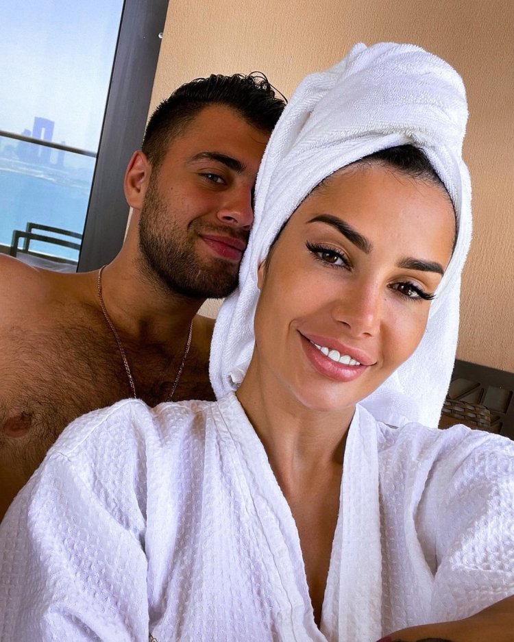 Sasha Kabaeva and hockey player