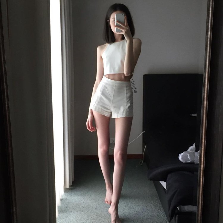 Very thin girls