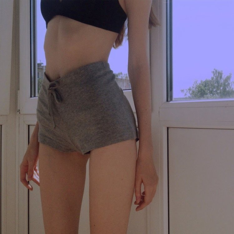 Girls with thin straps