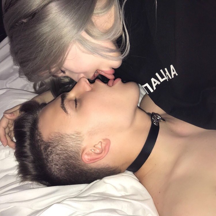 Kiss with the language of the Sokhra