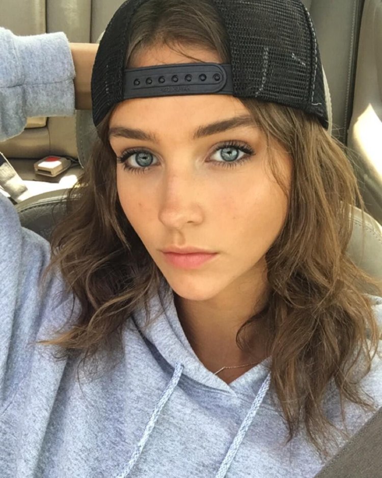 Rachel Cook without makeup