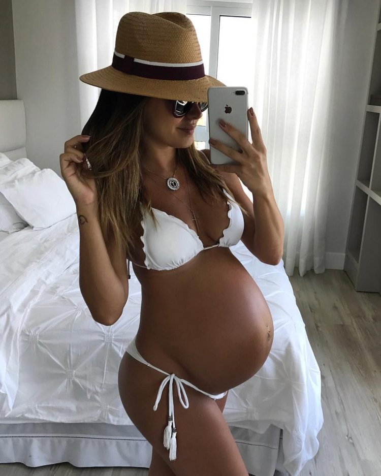 Selfies of pregnant women