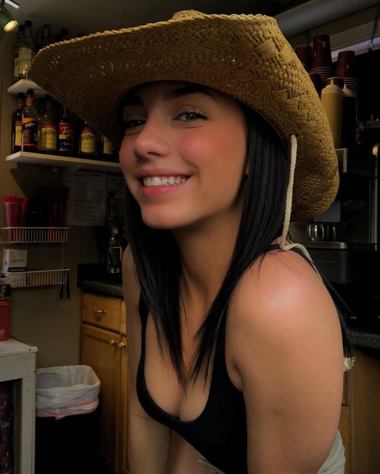 Barista Alix Cyberdrop