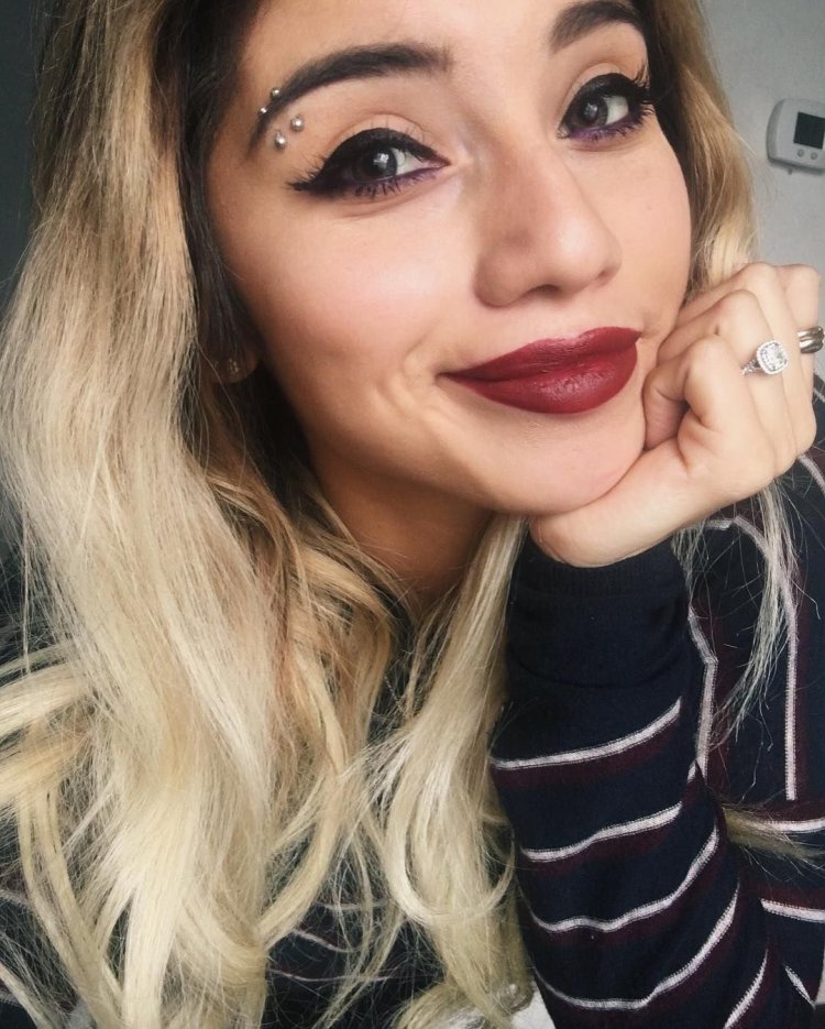 Piercing eyebrows in girls is beautiful