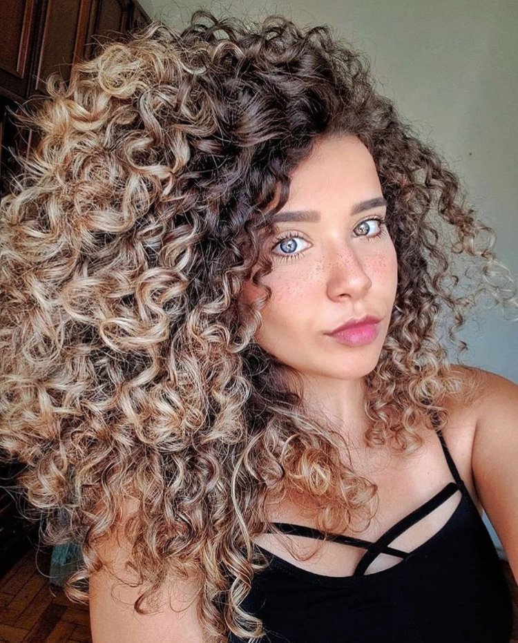 Glare on curly hair