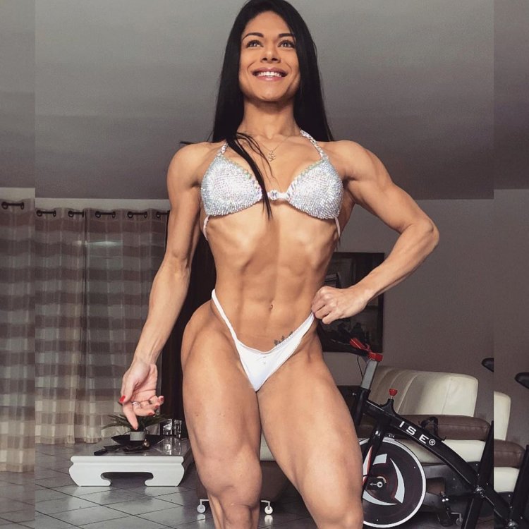 Juliana Esteso legs