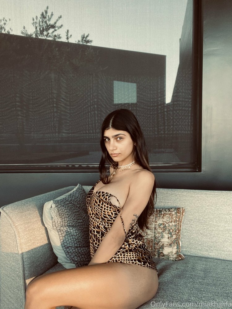 Actress Mia Chalifa Naked